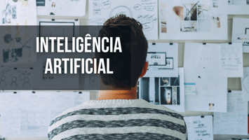 homem em frente a um painel cheio de planilhas com a frase inteligência artificial.