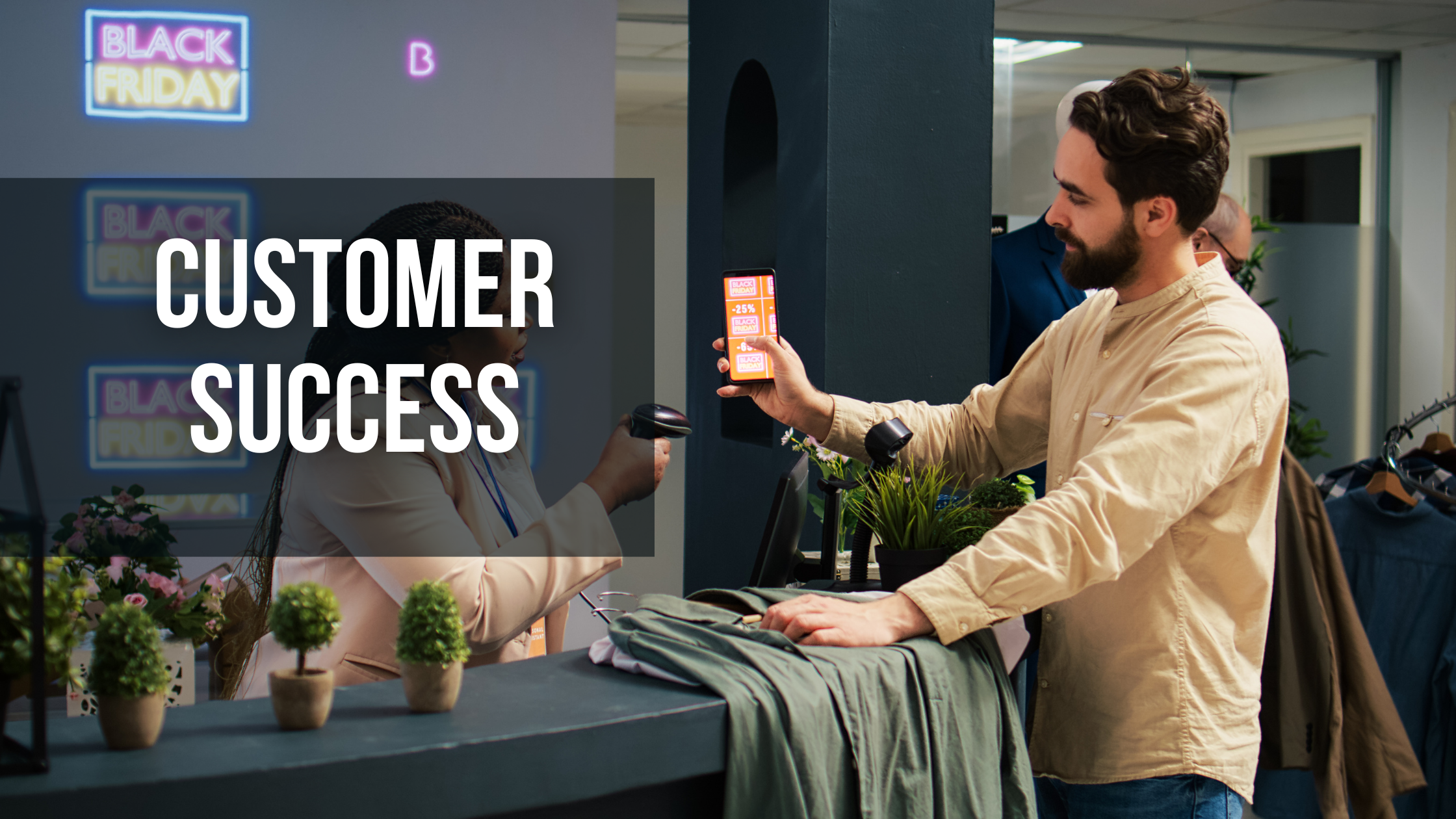 homem branco segurando um celular em frente à uma balconista.